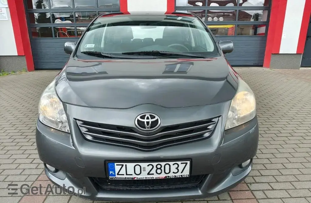 TOYOTA Verso 