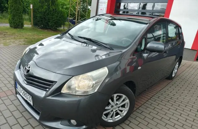TOYOTA Verso 