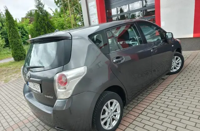 TOYOTA Verso 