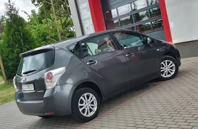 TOYOTA Verso 