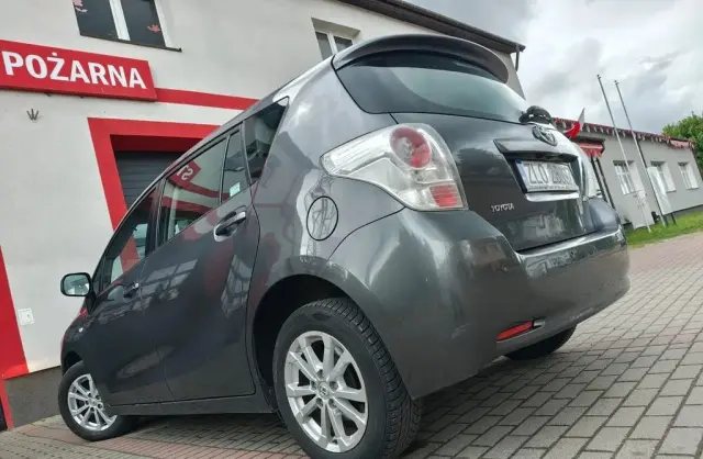 TOYOTA Verso 