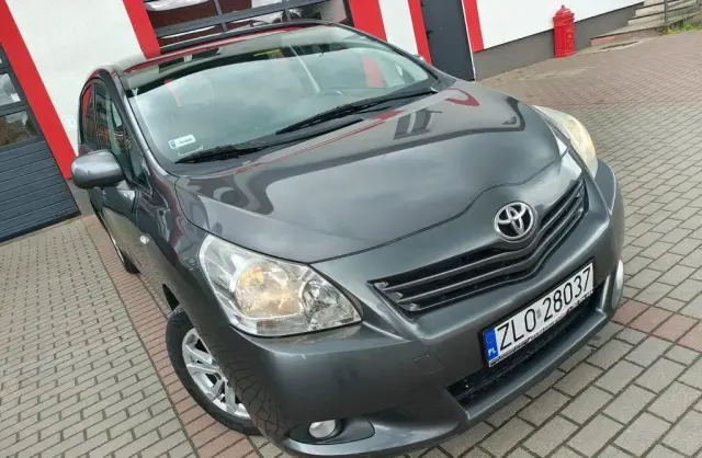 TOYOTA Verso 