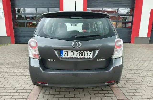 TOYOTA Verso 