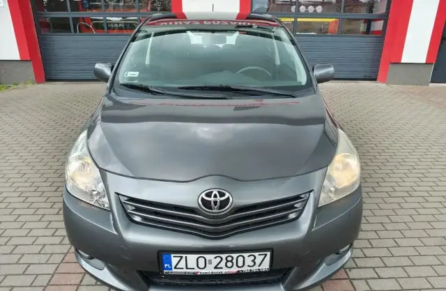 TOYOTA Verso 