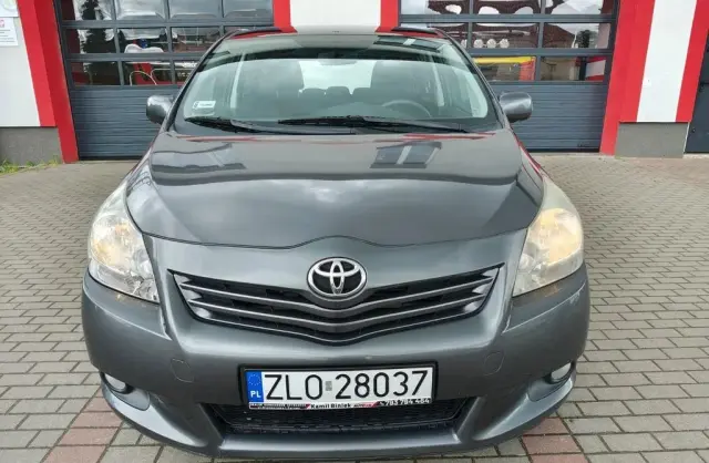 TOYOTA Verso 