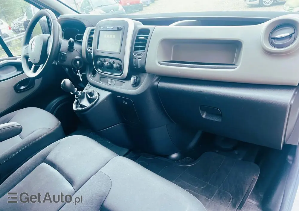 RENAULT Trafic 