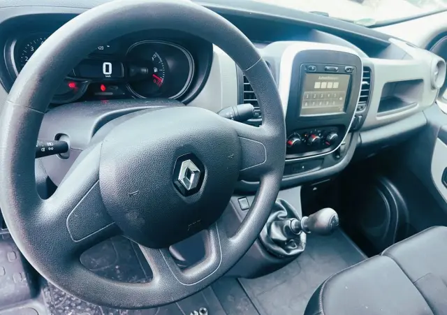 RENAULT Trafic 