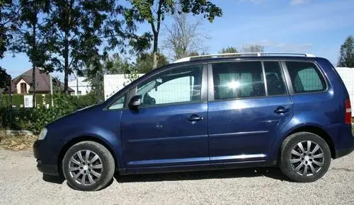 VOLKSWAGEN Touran 