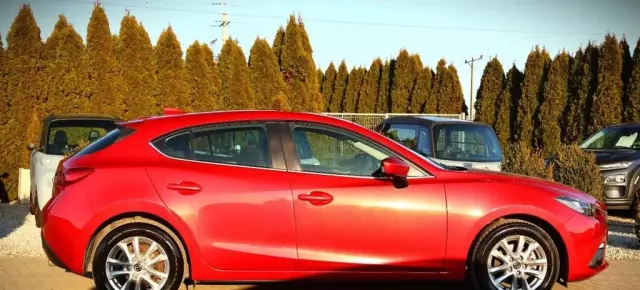 MAZDA 3 