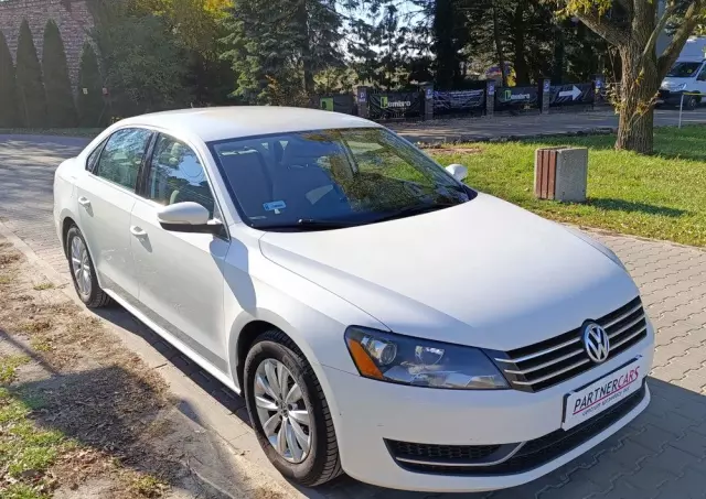 VOLKSWAGEN Passat 