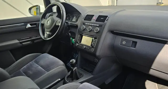 VOLKSWAGEN Touran 2.0 TDI DPF BlueMotion Technology Highline