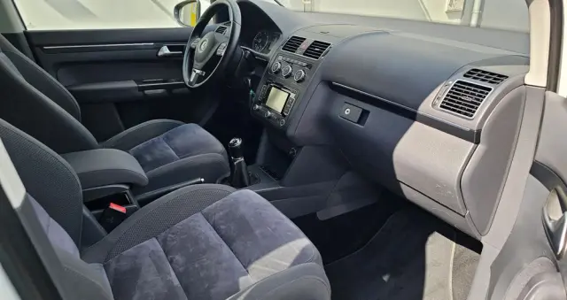 VOLKSWAGEN Touran 2.0 TDI DPF BlueMotion Technology Highline