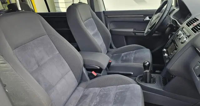 VOLKSWAGEN Touran 2.0 TDI DPF BlueMotion Technology Highline