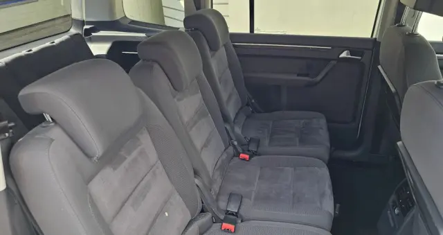 VOLKSWAGEN Touran 2.0 TDI DPF BlueMotion Technology Highline