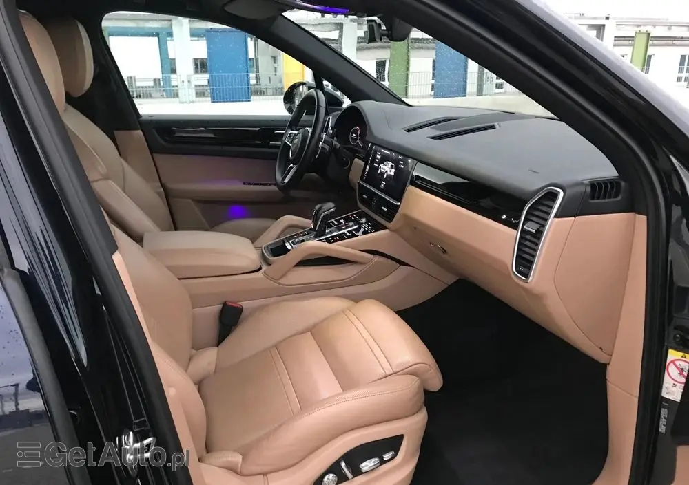 PORSCHE Cayenne Platinum Edition