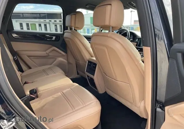 PORSCHE Cayenne Platinum Edition