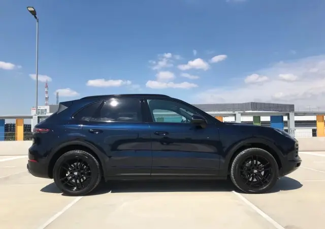 PORSCHE Cayenne Platinum Edition