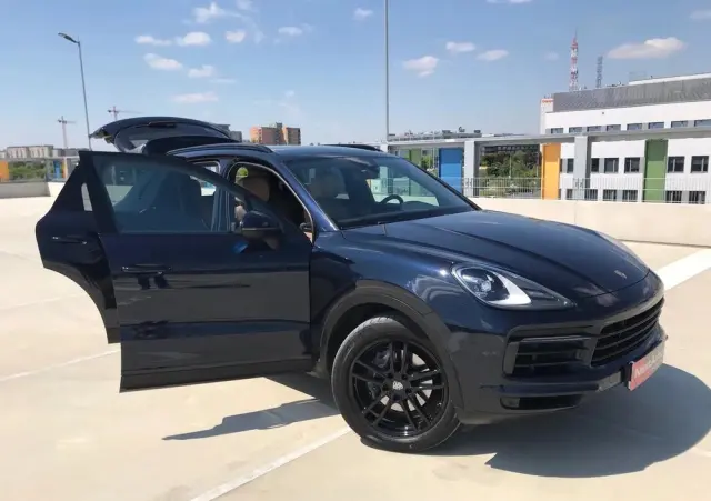 PORSCHE Cayenne Platinum Edition