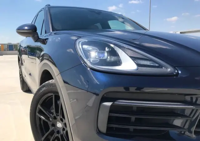 PORSCHE Cayenne Platinum Edition