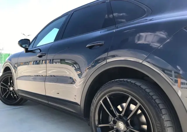 PORSCHE Cayenne Platinum Edition