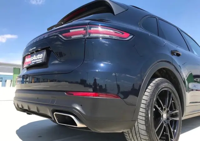 PORSCHE Cayenne Platinum Edition