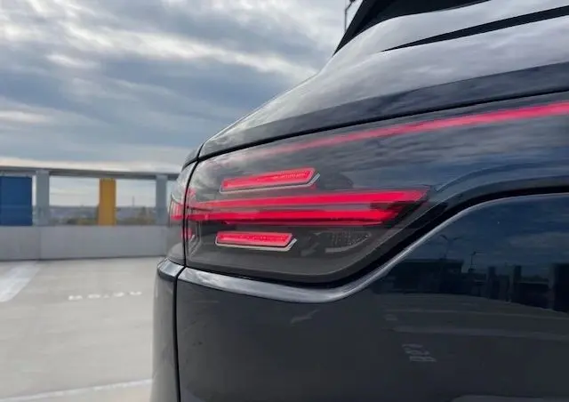 PORSCHE Cayenne Platinum Edition