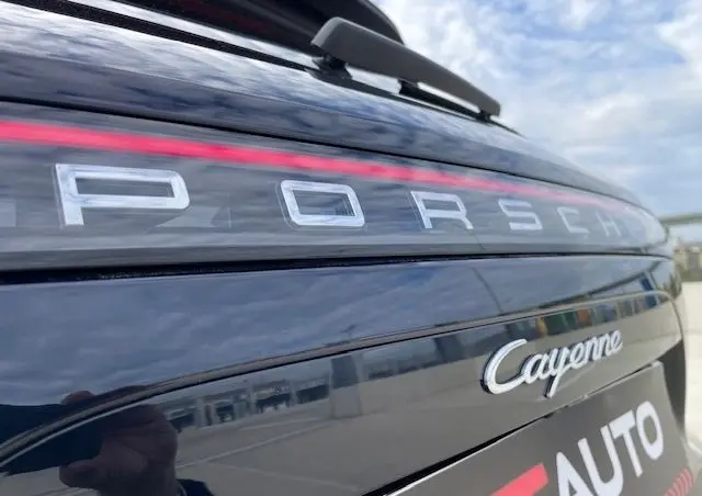 PORSCHE Cayenne Platinum Edition
