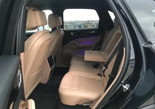 PORSCHE Cayenne Platinum Edition