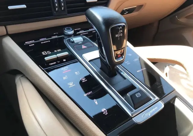 PORSCHE Cayenne Platinum Edition