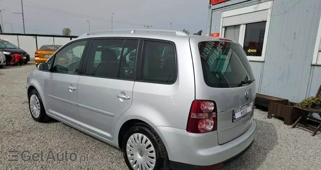 VOLKSWAGEN Touran 