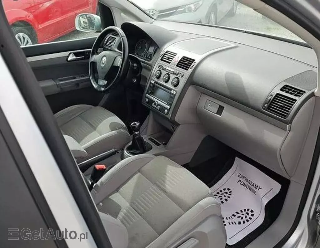 VOLKSWAGEN Touran 