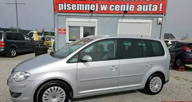 VOLKSWAGEN Touran 