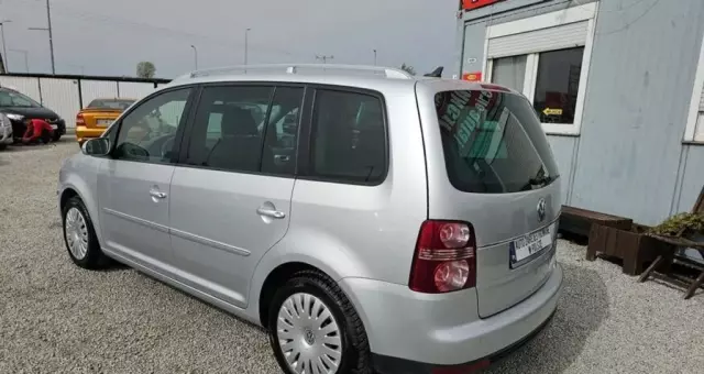 VOLKSWAGEN Touran 