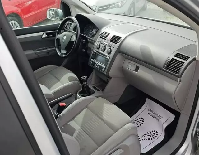 VOLKSWAGEN Touran 
