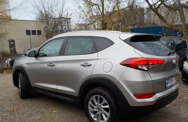 HYUNDAI Tucson 