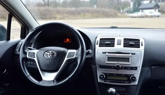 TOYOTA Avensis 