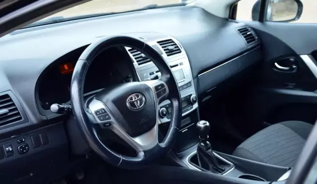 TOYOTA Avensis 
