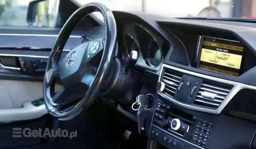 MERCEDES-BENZ E 