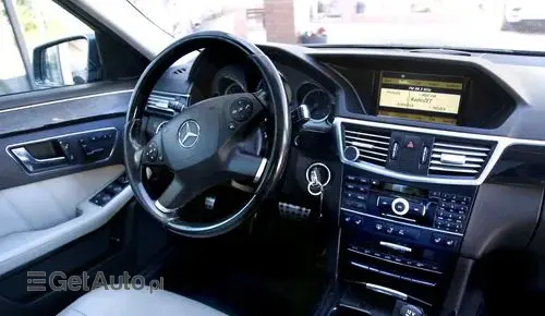 MERCEDES-BENZ E 