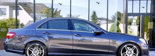 MERCEDES-BENZ E 