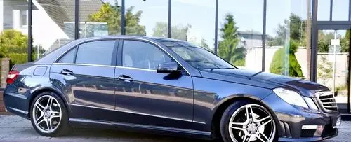 MERCEDES-BENZ E 