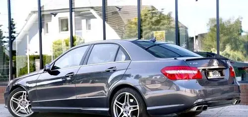MERCEDES-BENZ E 