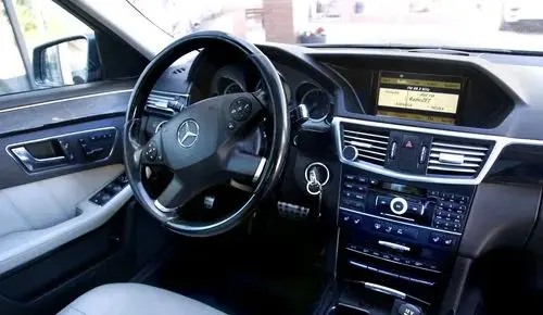 MERCEDES-BENZ E 