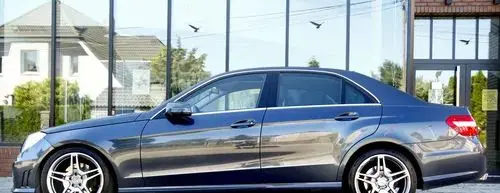 MERCEDES-BENZ E 