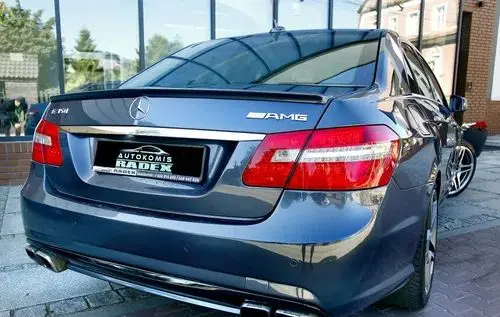 MERCEDES-BENZ E 