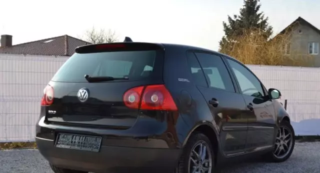 VOLKSWAGEN Golf 