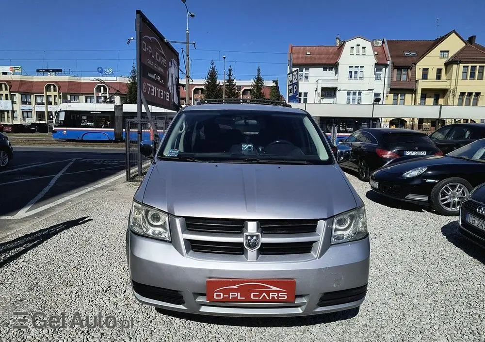 DODGE Caravan 
