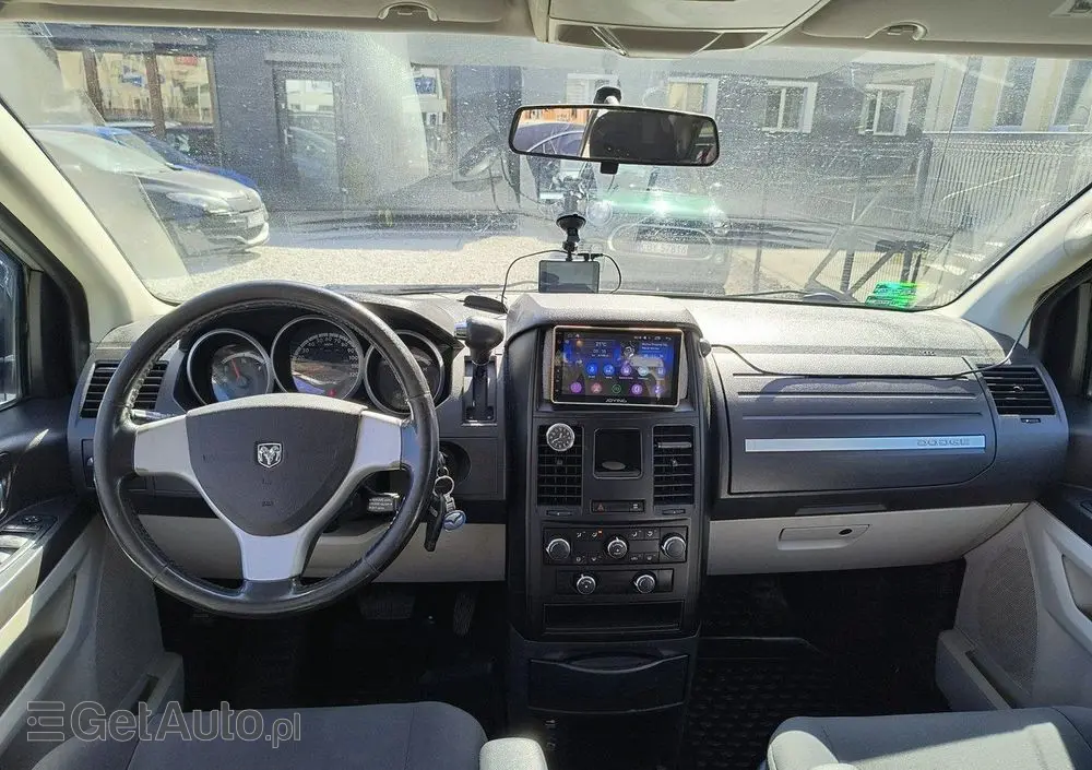 DODGE Caravan 