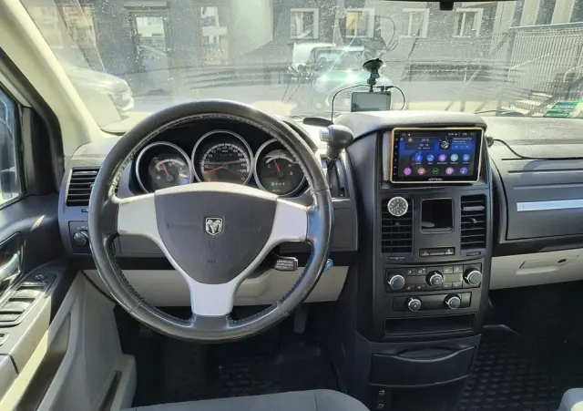 DODGE Caravan 