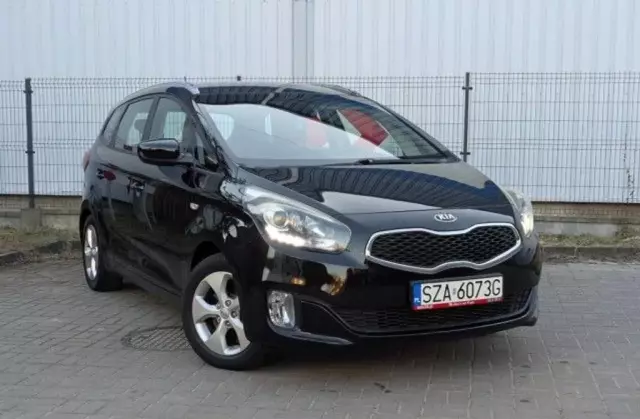 KIA Carens 